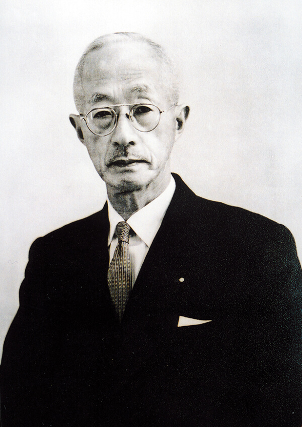 初代理事長 武井 尹人