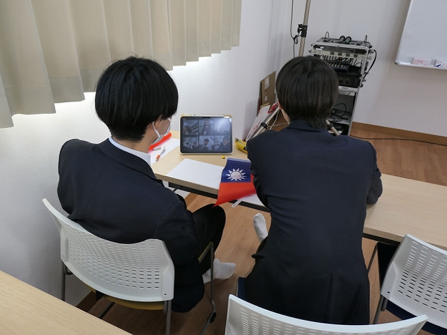 台湾の君毅高級中學とのオンライン交流を行いました。